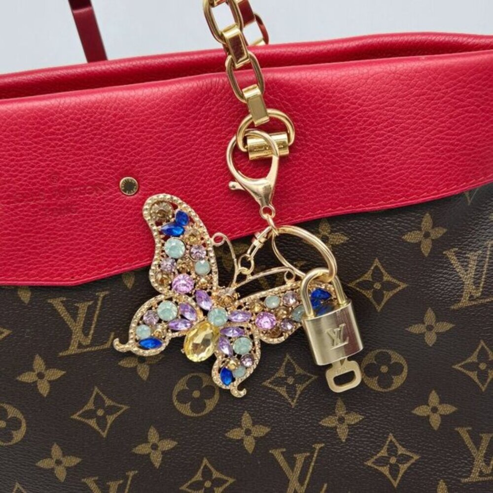 LV Gold Padlock & Key 🔒 Authentic Louis Vuitton Bag Unbranded Butterfly Charm - Picture 8 of 9
